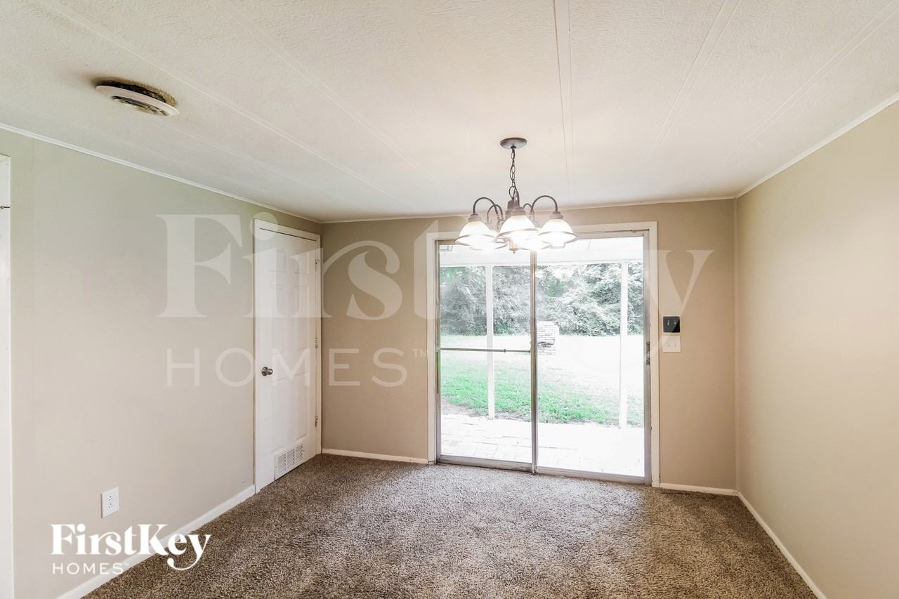 1052 Adrian Cir Sw - Photo 6 of 19