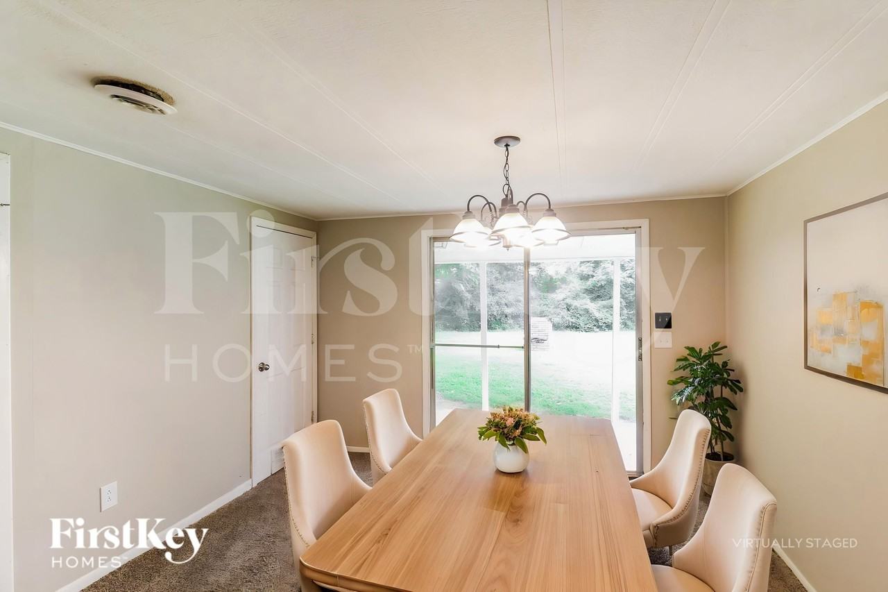 1052 Adrian Cir Sw - Photo 7 of 19