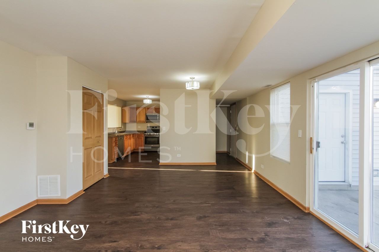 1033 Four Seasons Blvd - Photo 6 of 15