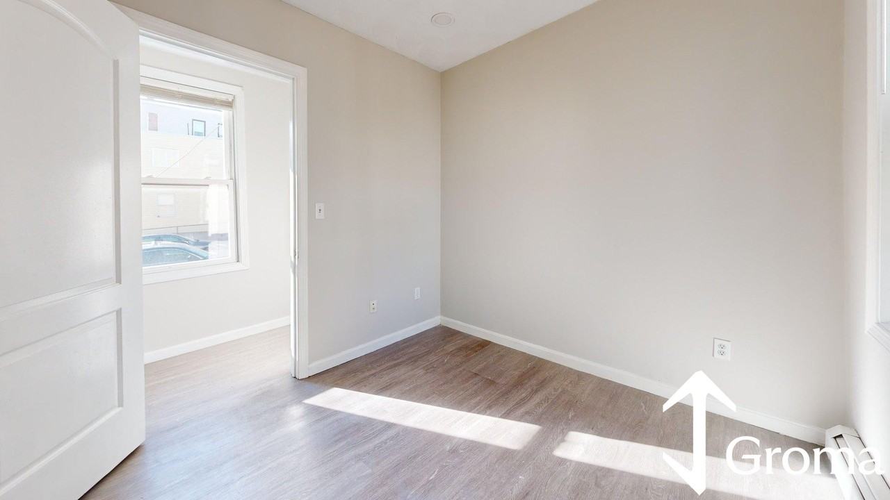 332 Paris St #2