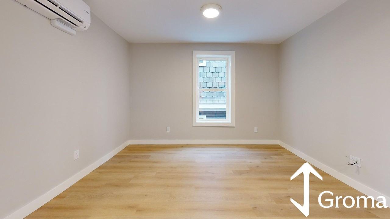 276 Maverick St #7 - Photo 2 of 14