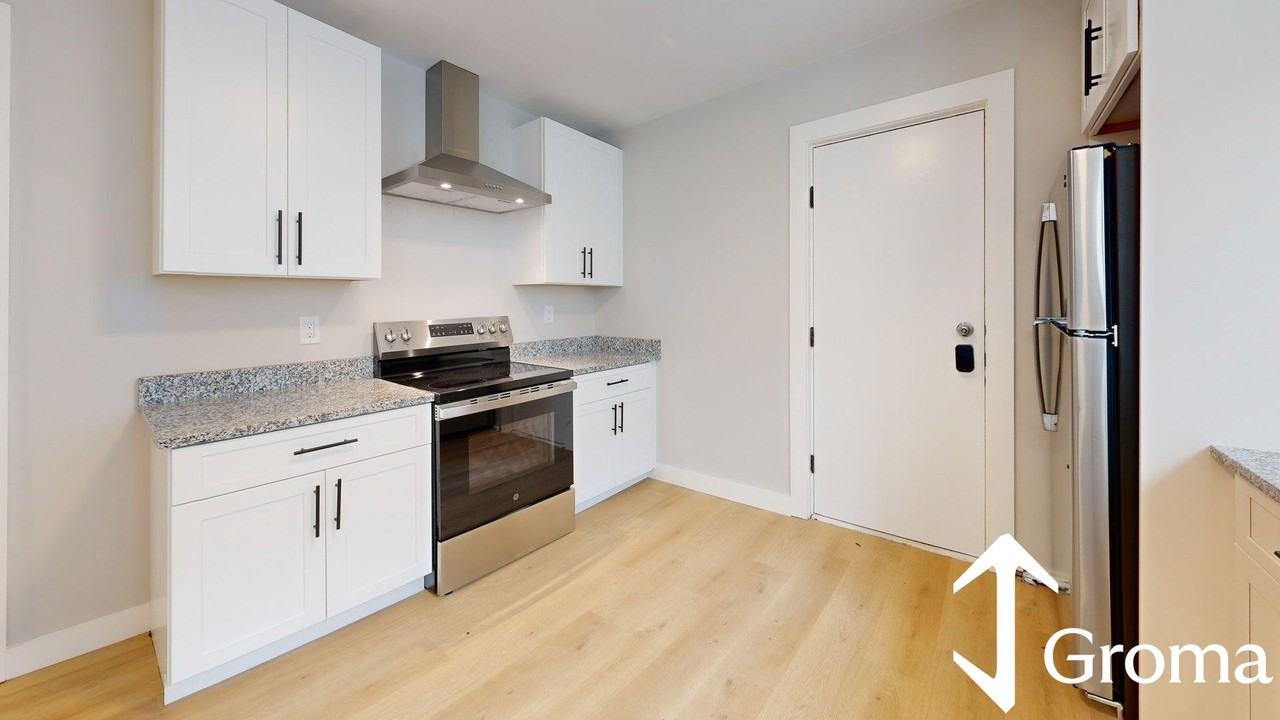 276 Maverick St #7 - Photo 3 of 14