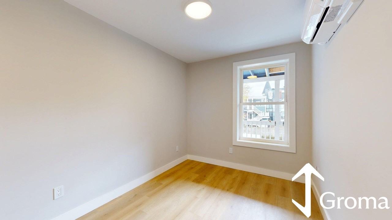 276 Maverick St #7 - Photo 6 of 14