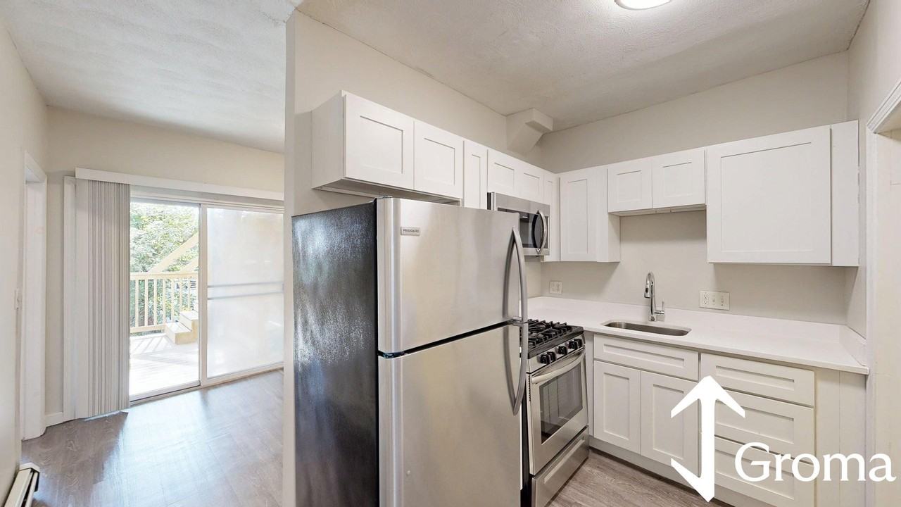 208 Chelsea St #3