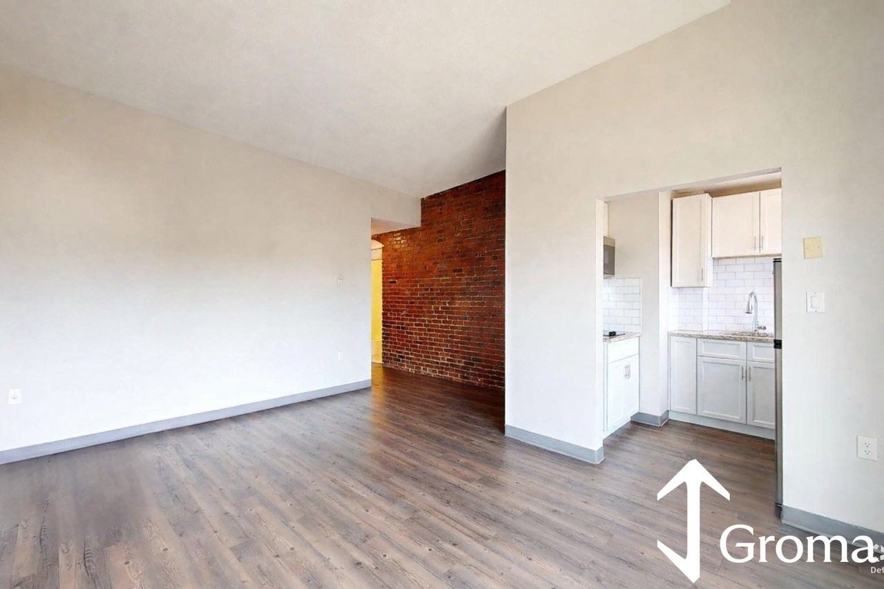 303 Meridian St #2