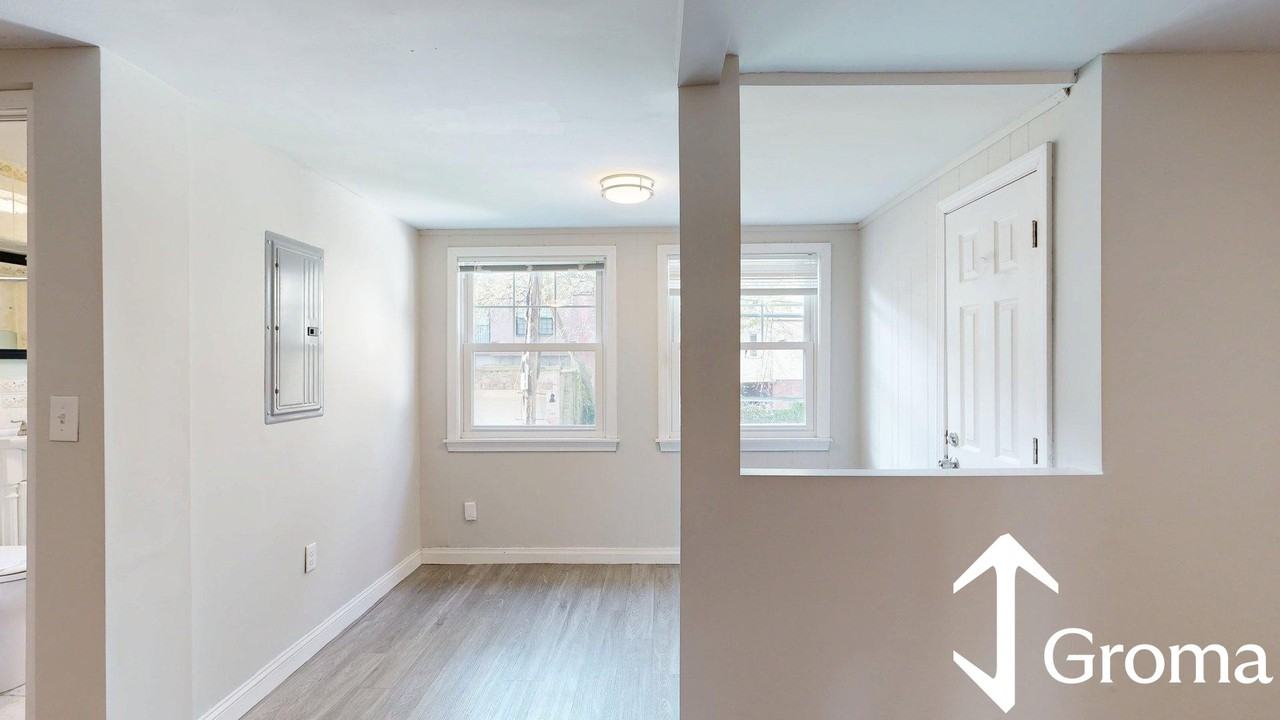 190 Maverick St #3 - Photo 3 of 10