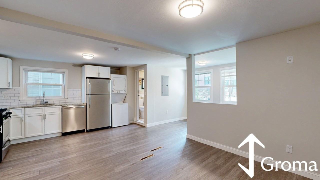 190 Maverick St #3 - Photo 4 of 10