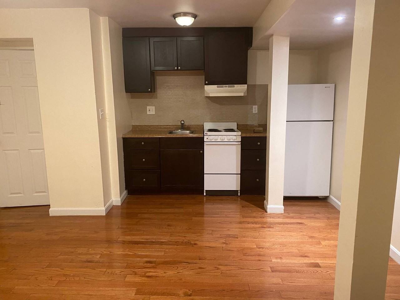 213 Maverick St #B1 - Photo 2 of 7