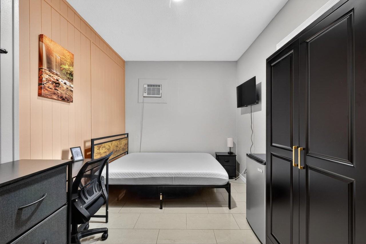 N 46th St - Photo 7 of 44