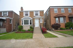 featured image of 2904 N Mcvicker Ave