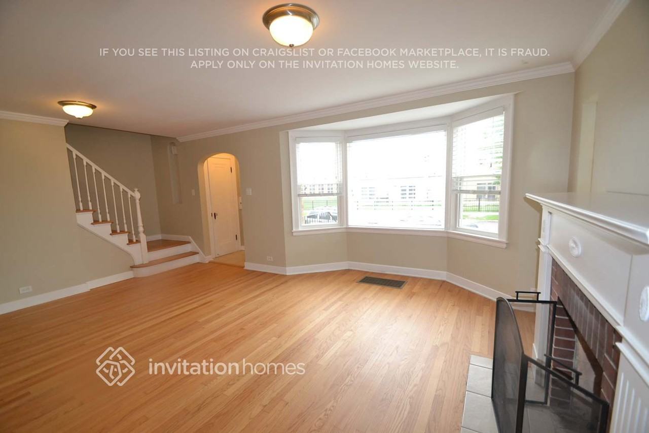 2904 N Mcvicker Ave - Photo 3 of 12