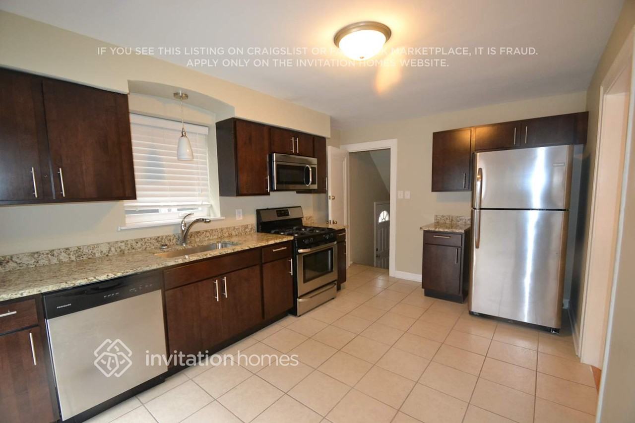 2904 N Mcvicker Ave - Photo 5 of 12