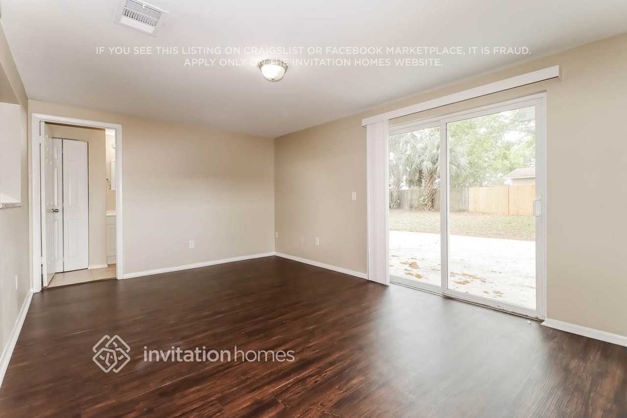 6419 Willow Wood Ct - Photo 4 of 17