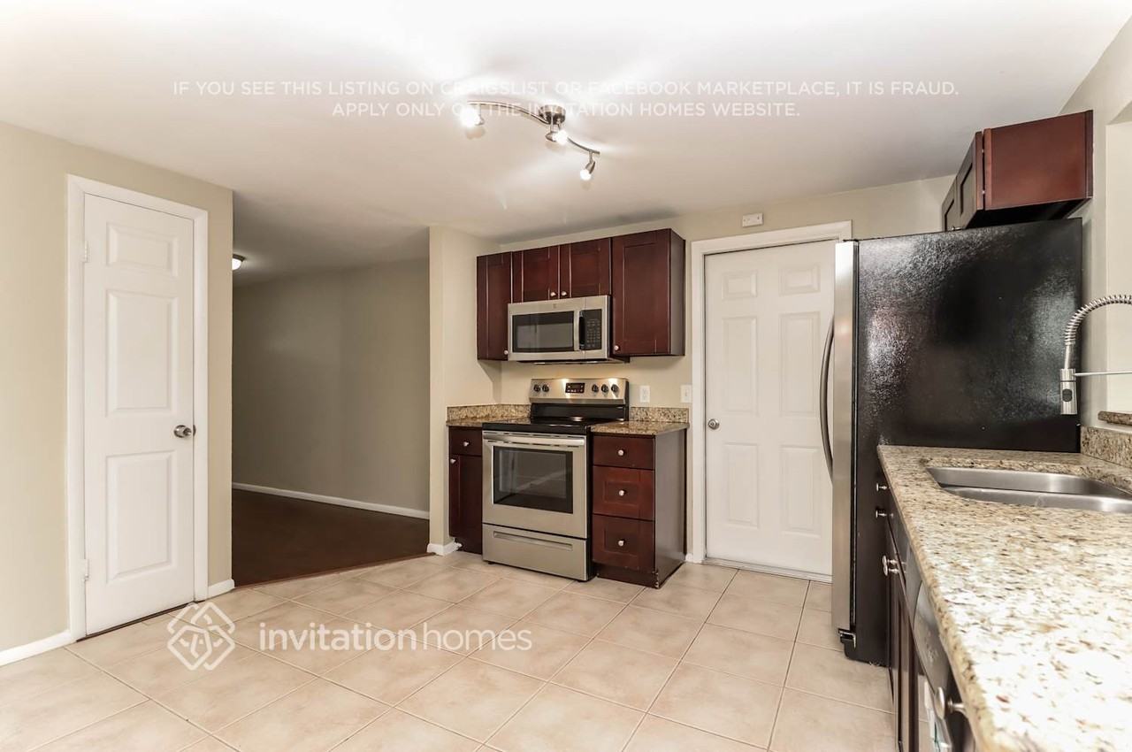 6419 Willow Wood Ct - Photo 7 of 17