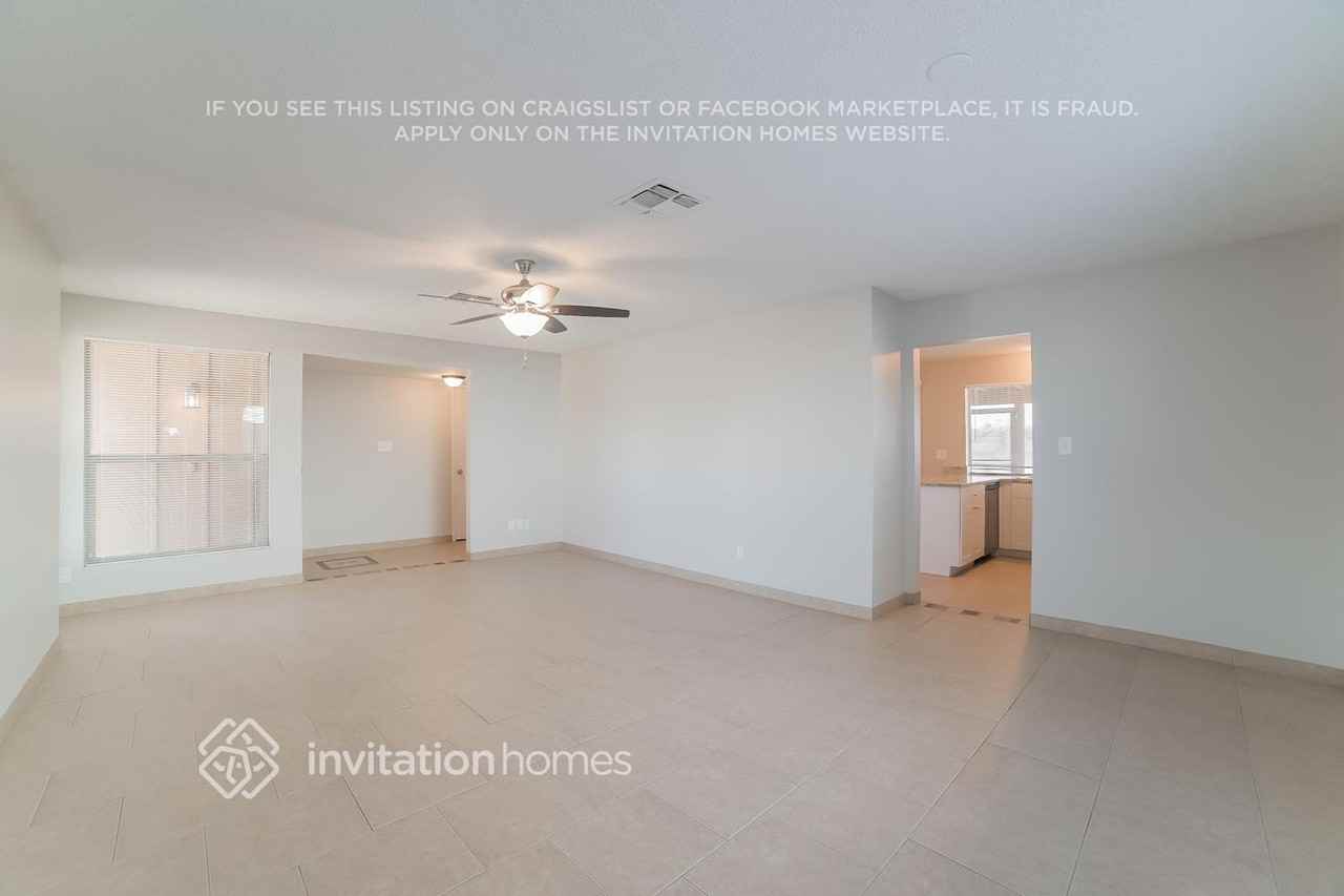 5652 W Cochise Dr - Photo 3 of 16