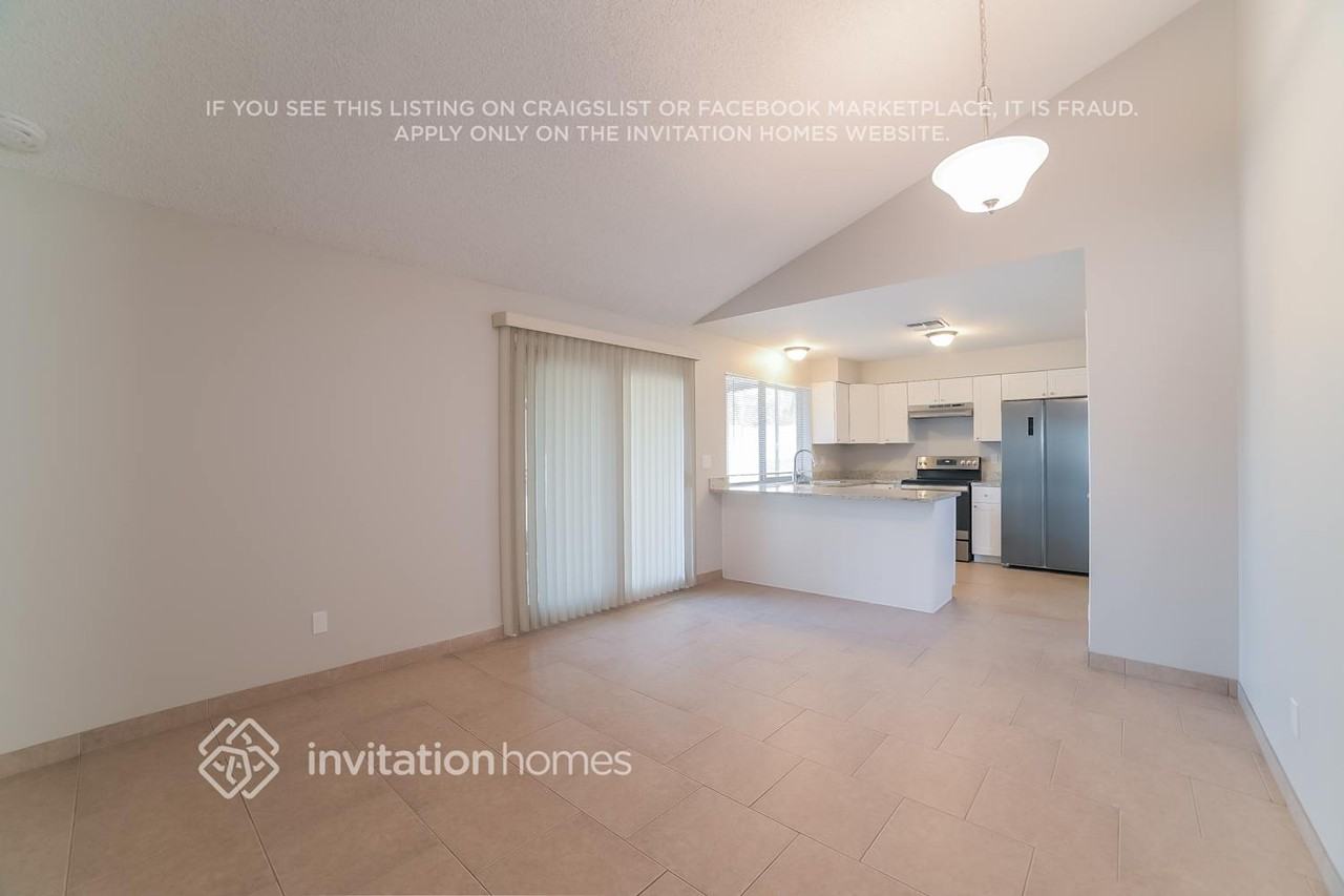 5652 W Cochise Dr - Photo 5 of 16