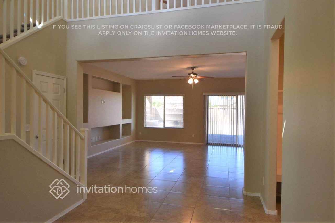 17512 W Buchanan St - Photo 2 of 16