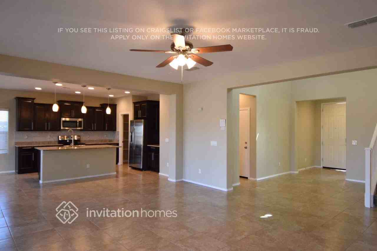 17512 W Buchanan St - Photo 4 of 16