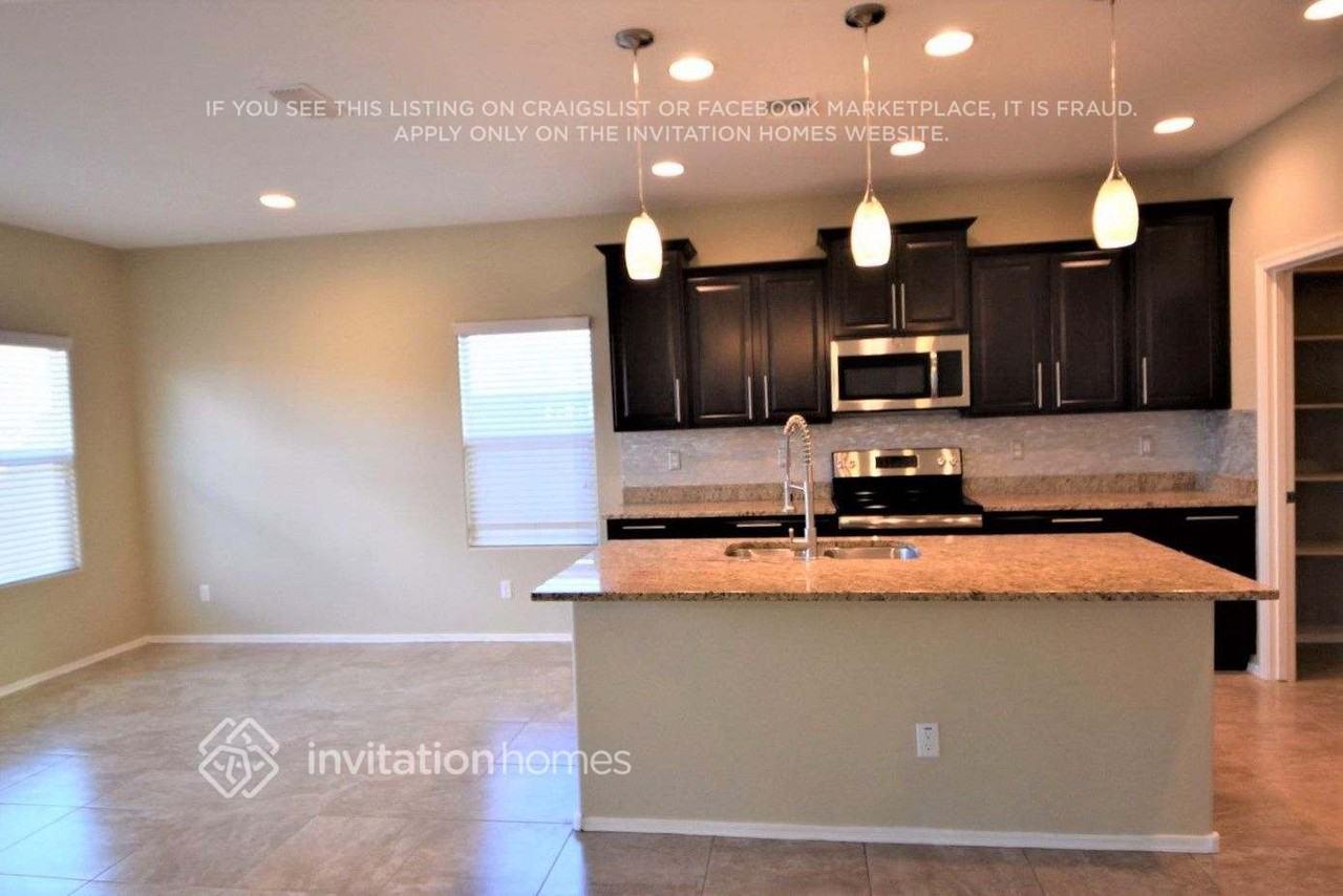 17512 W Buchanan St - Photo 6 of 16