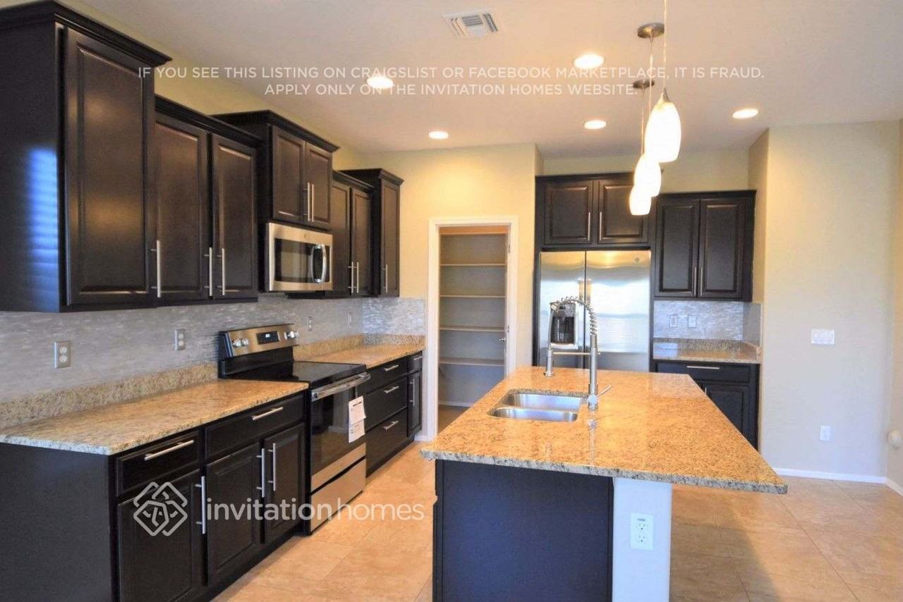 17512 W Buchanan St - Photo 7 of 16