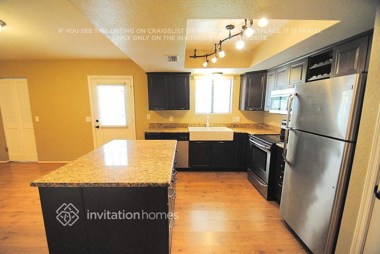 444 E Ivy St - Photo 5 of 10