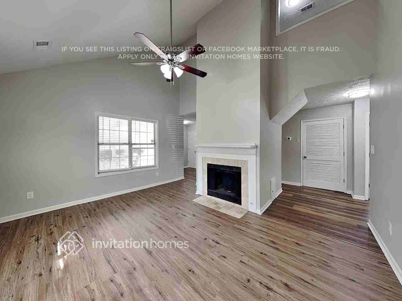 1052 Autumn Crest Dr - Photo 4 of 19