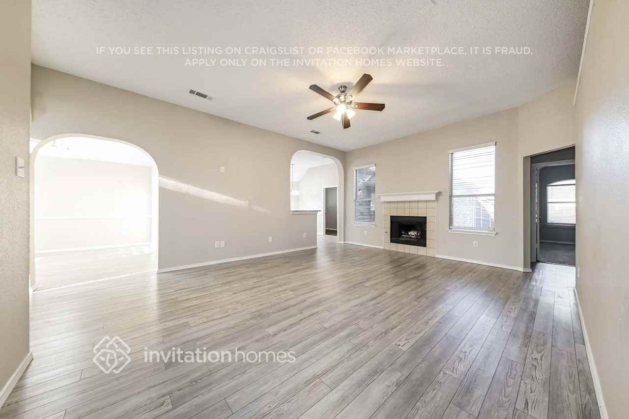 915 Sea Shell Dr - Photo 2 of 13