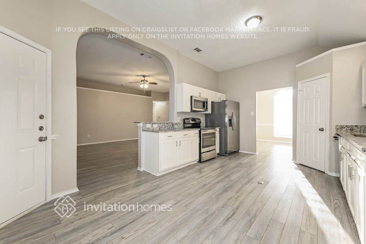 915 Sea Shell Dr - Photo 3 of 13