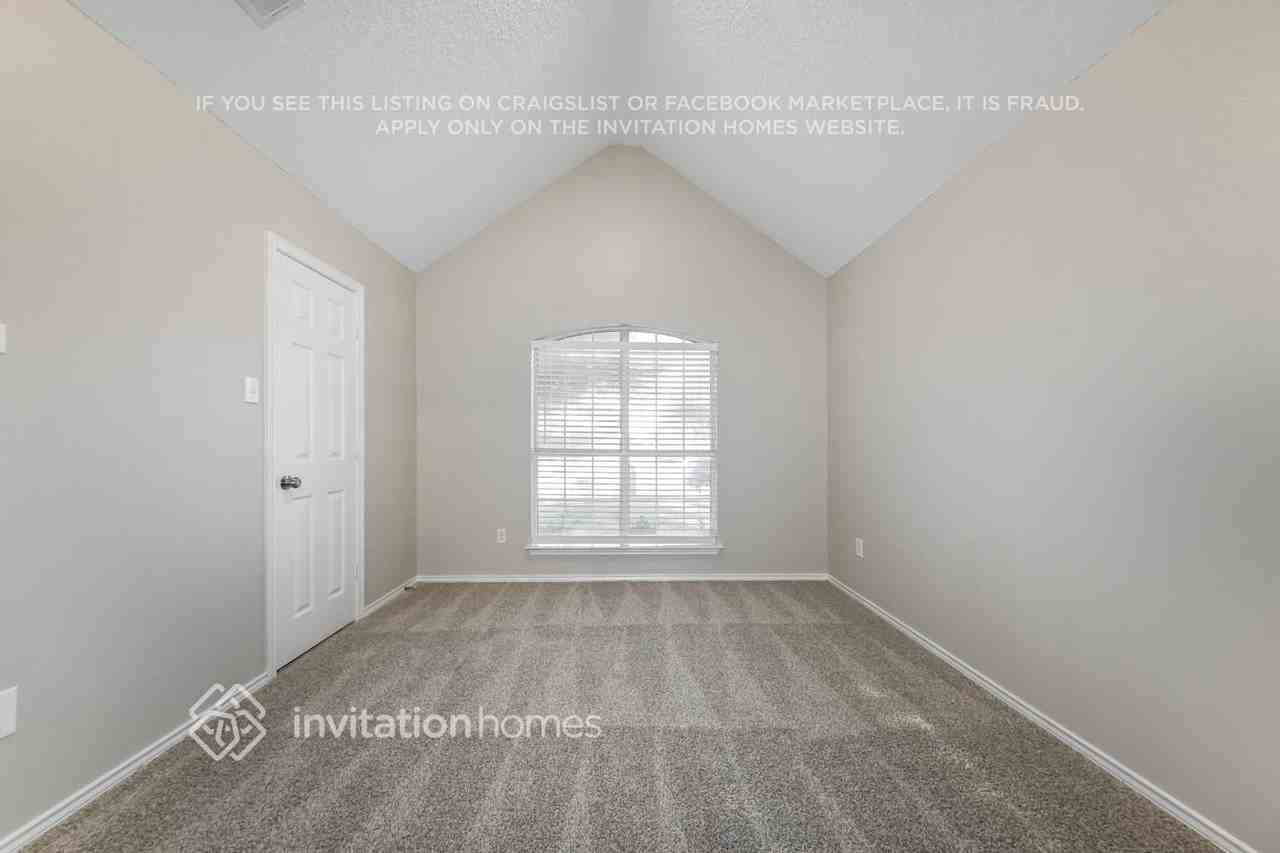 915 Sea Shell Dr - Photo 5 of 13