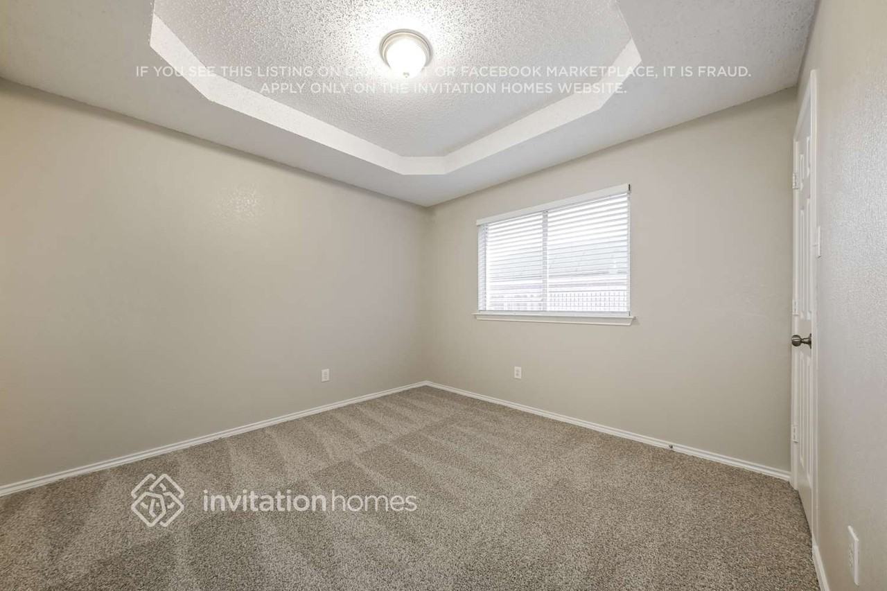 915 Sea Shell Dr - Photo 6 of 13