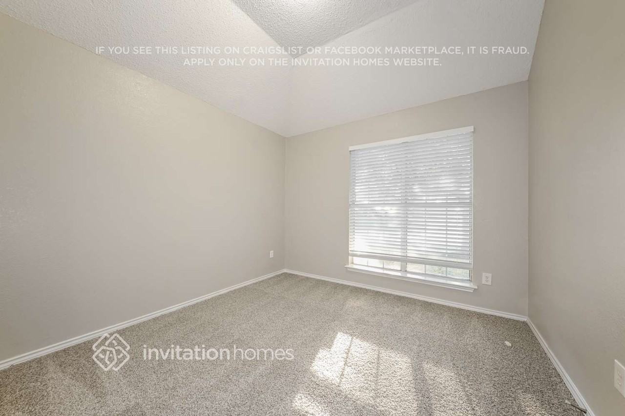 915 Sea Shell Dr - Photo 7 of 13