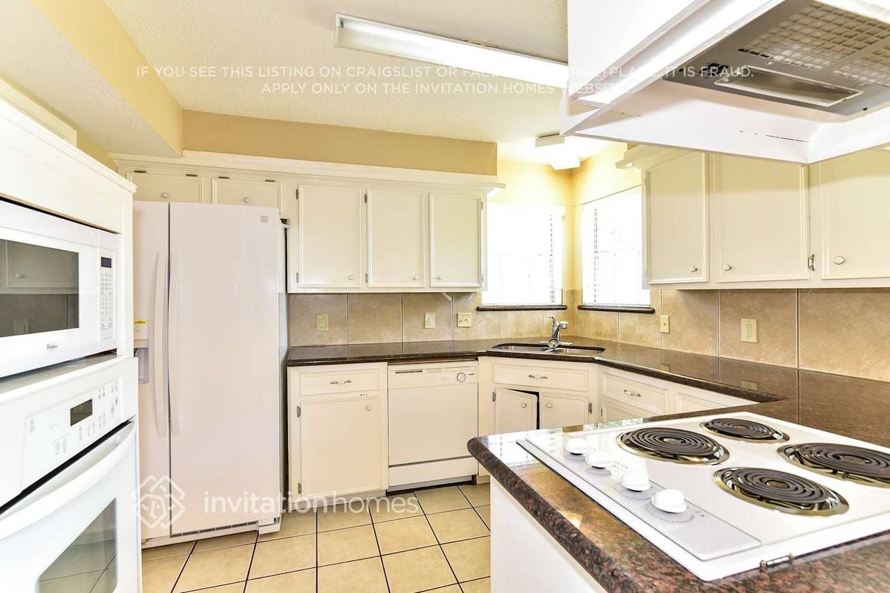 13503 Meisterwood Dr - Photo 4 of 15