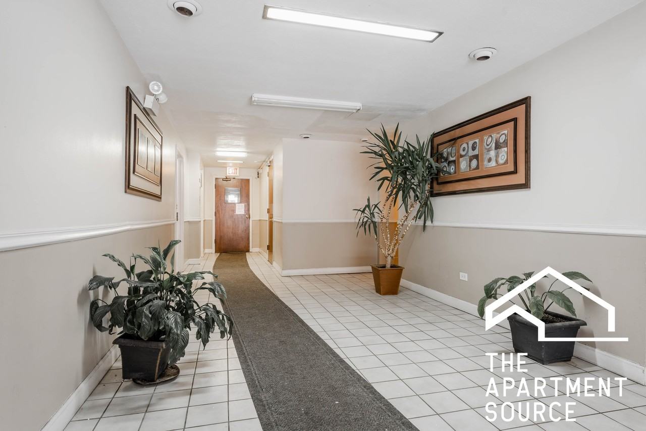 6821 N Sheridan Rd #205 - Photo 7 of 8