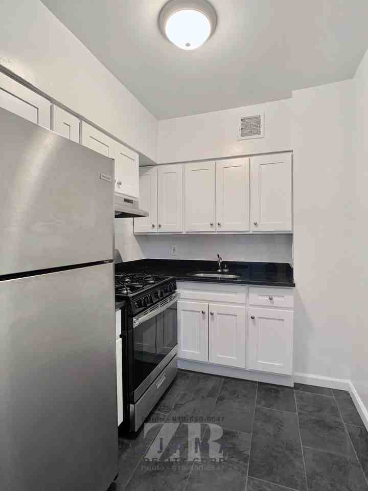 148 Saint Pauls Pl #1D - Photo 4 of 6