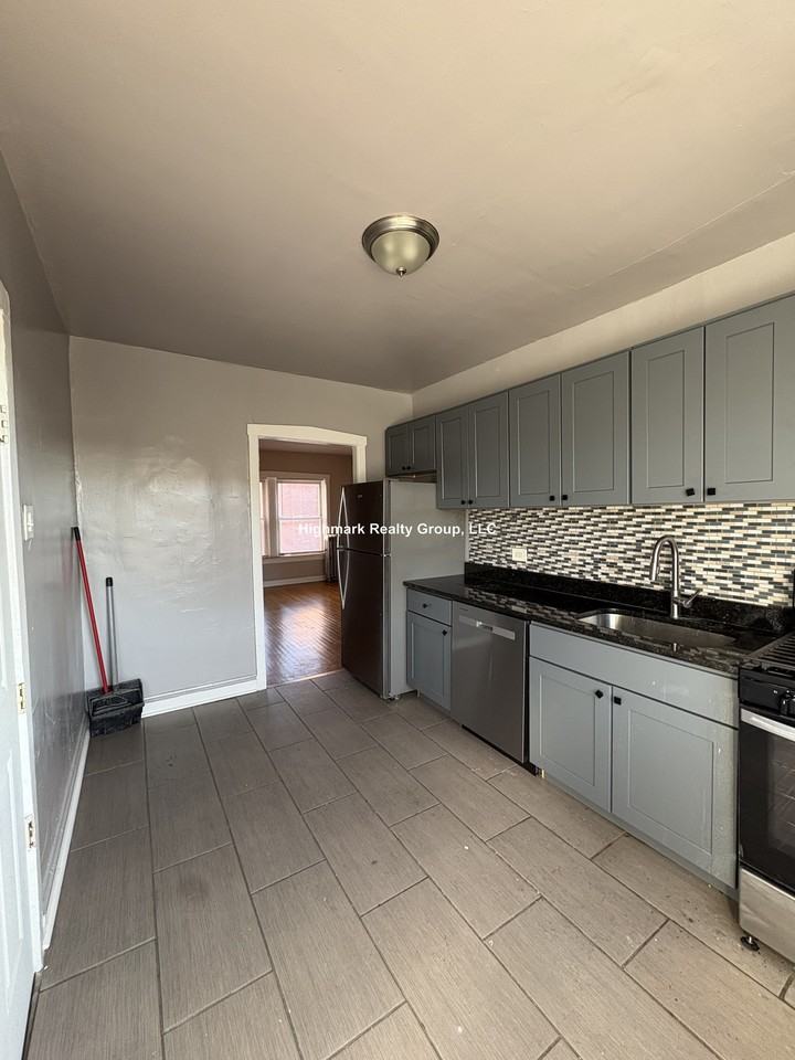 4027 1/2 W Melrose St #2E - Photo 2 of 15