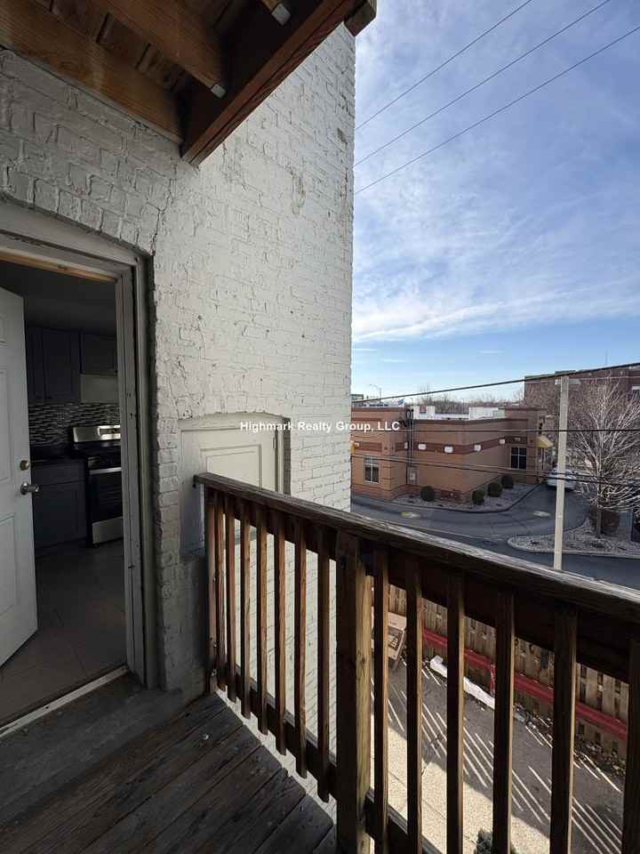 4027 1/2 W Melrose St #2E - Photo 3 of 15