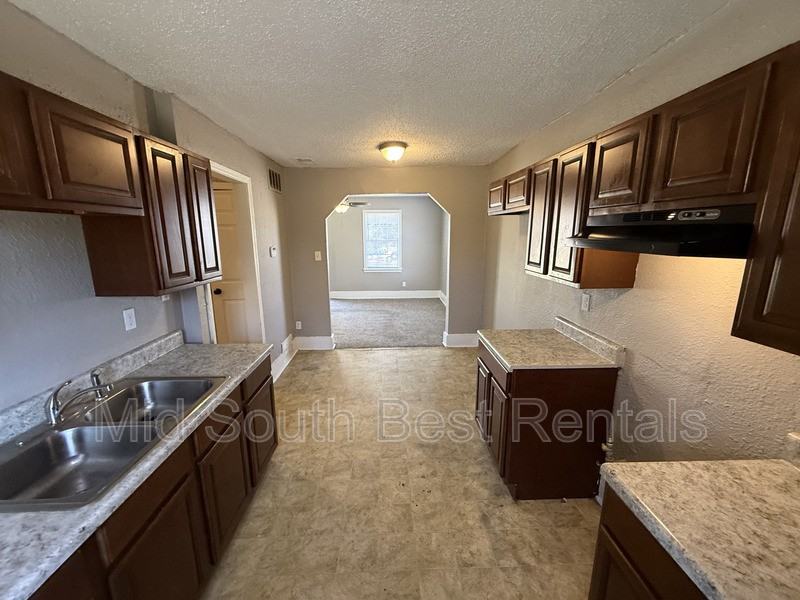 1382 S Cooper St - Photo 4 of 13