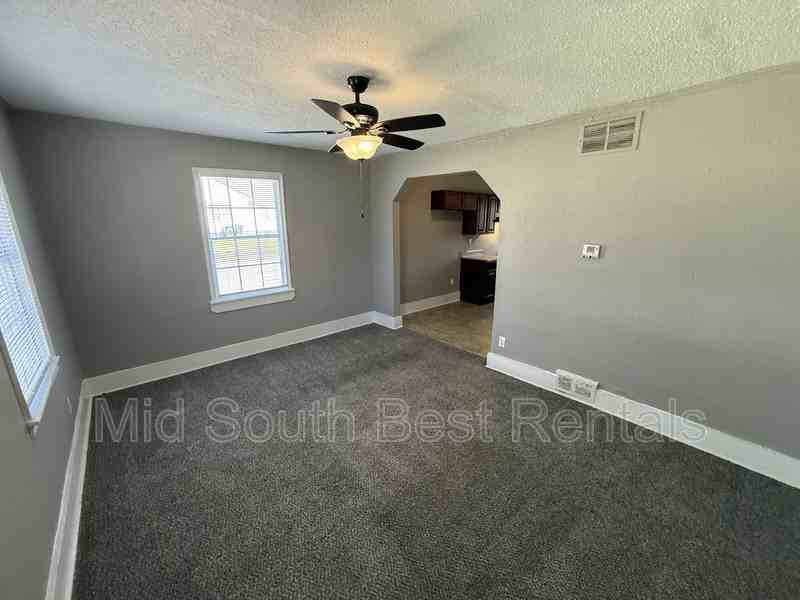 1382 S Cooper St - Photo 5 of 13