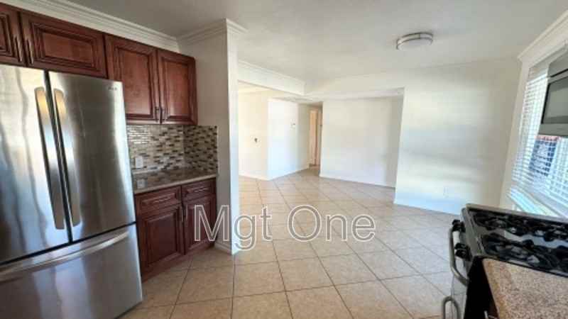 3163 Sierra Ave - Photo 4 of 20