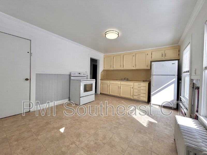 484 Pleasant St - Photo 2 of 14