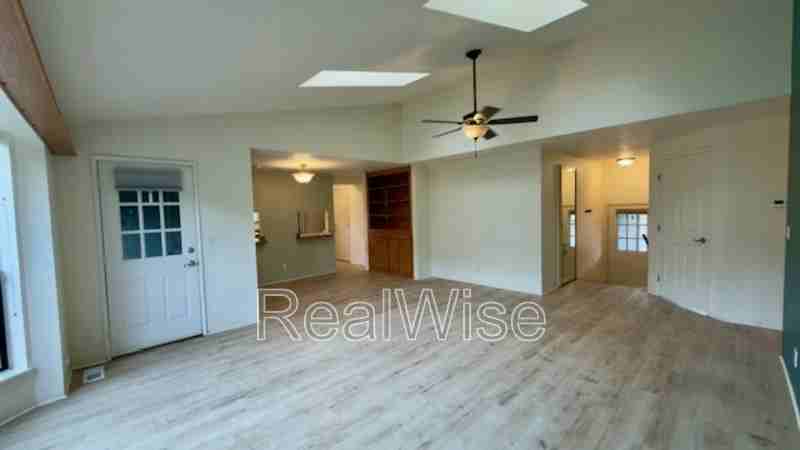 2240 Nw Cabrillo Ct - Photo 6 of 45