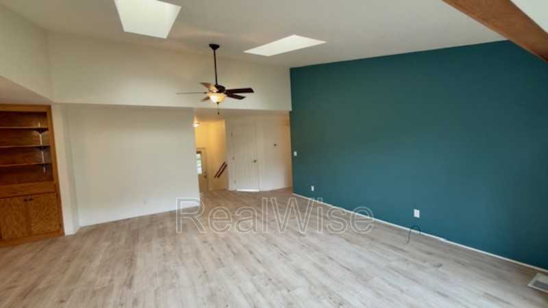 2240 Nw Cabrillo Ct - Photo 7 of 45