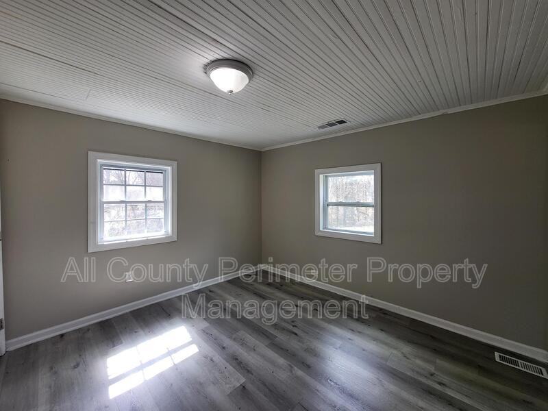 2308 Lakewood Ave Sw #A - Photo 3 of 5