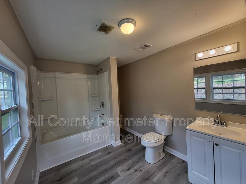 2308 Lakewood Ave Sw #A - Photo 4 of 5