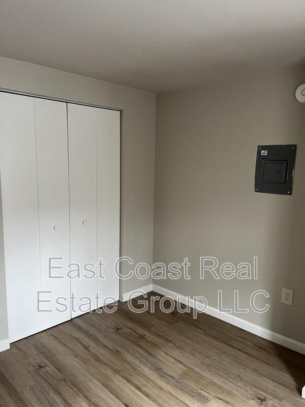 121 E Franklin St #2 - Photo 4 of 8