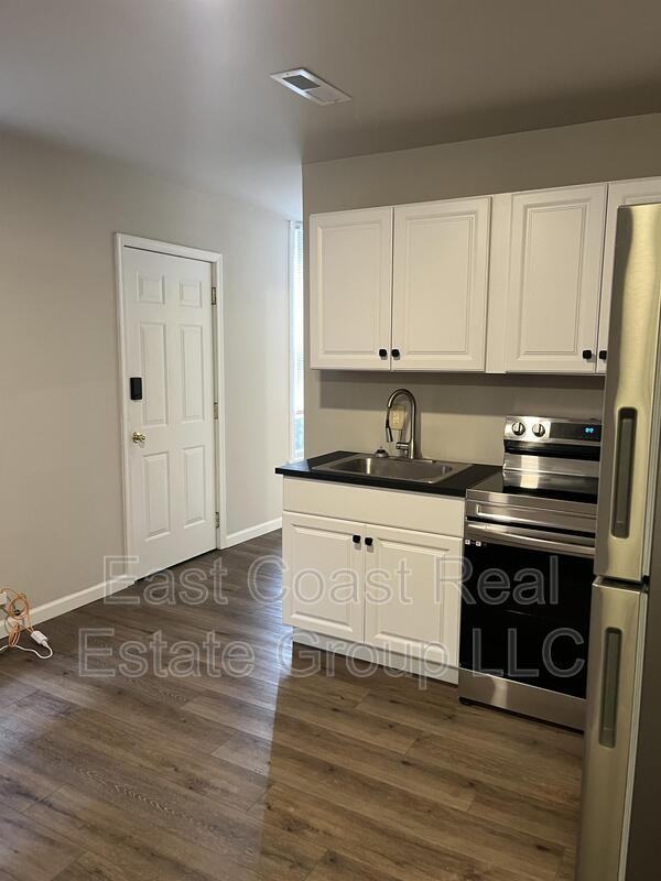 121 E Franklin St #2 - Photo 6 of 8