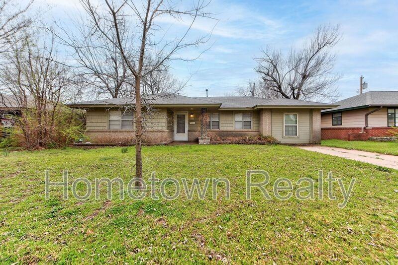 1506 Ne 43rd St - Photo 2 of 20