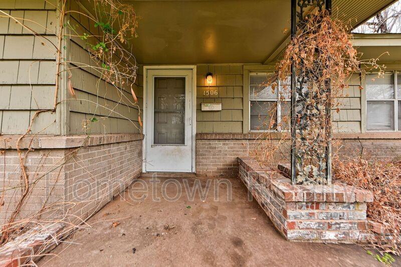 1506 Ne 43rd St - Photo 3 of 20