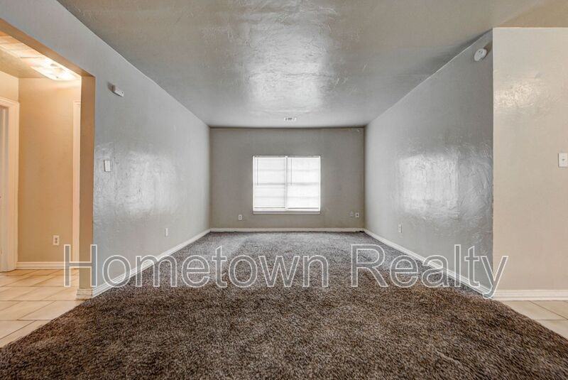 1506 Ne 43rd St - Photo 5 of 20