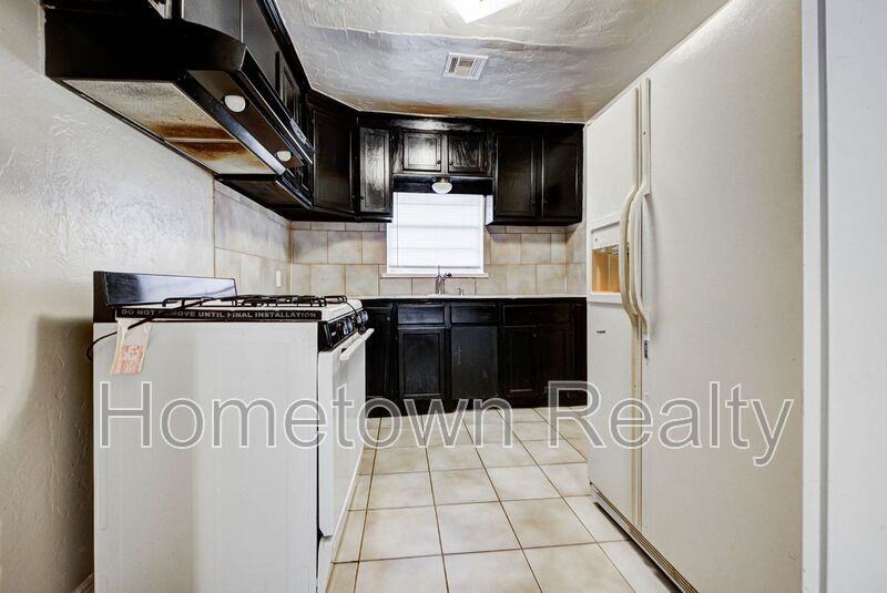 1506 Ne 43rd St - Photo 7 of 20